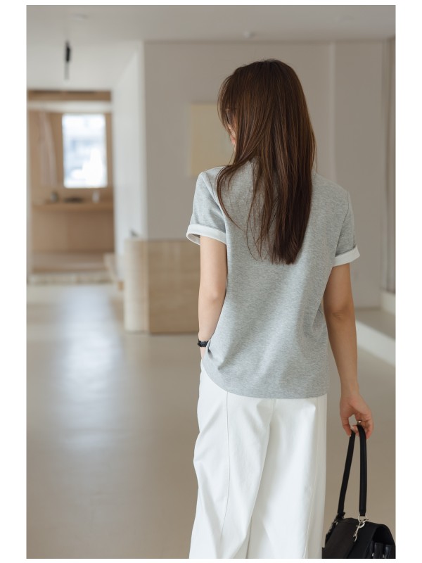 灰色の丸い首の文字短袖Tシャツトップ