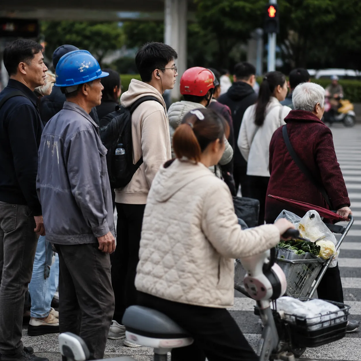What Moves Me Most at a Wuxi Rush-Hour Crossing Is Not the View but the Way People Yield