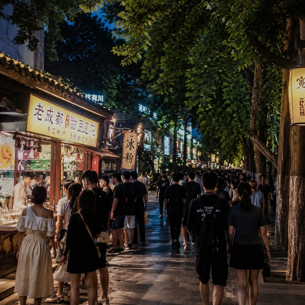 In June Chengdu, Everything Went Smoother Once I Stopped Fighting the Midday Heat