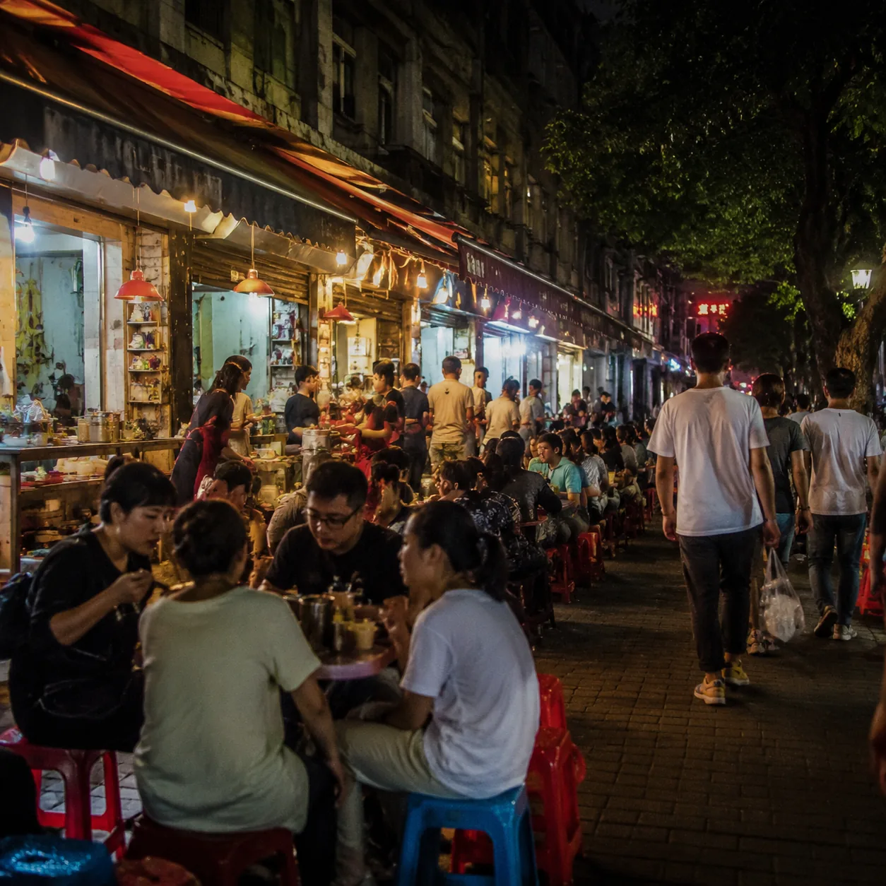 Guangzhou’s Best Night Route Is Rarely the Loudest One but the One That Knows When to Sit Down