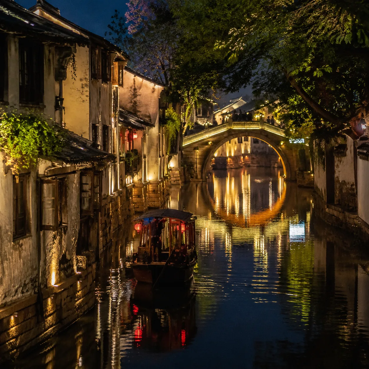 苏州夜里最会骗人的，不是方向，而是那种“看着很轻松”的安静