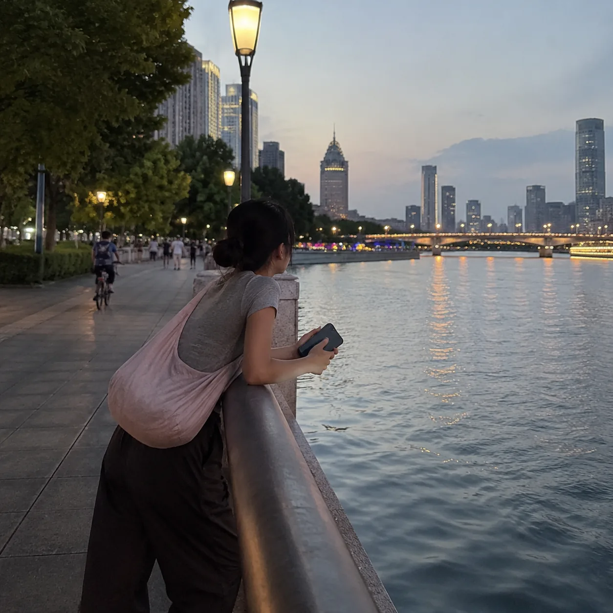 An Evening by Tianjin’s Haihe River Is Not for Check-In Speed