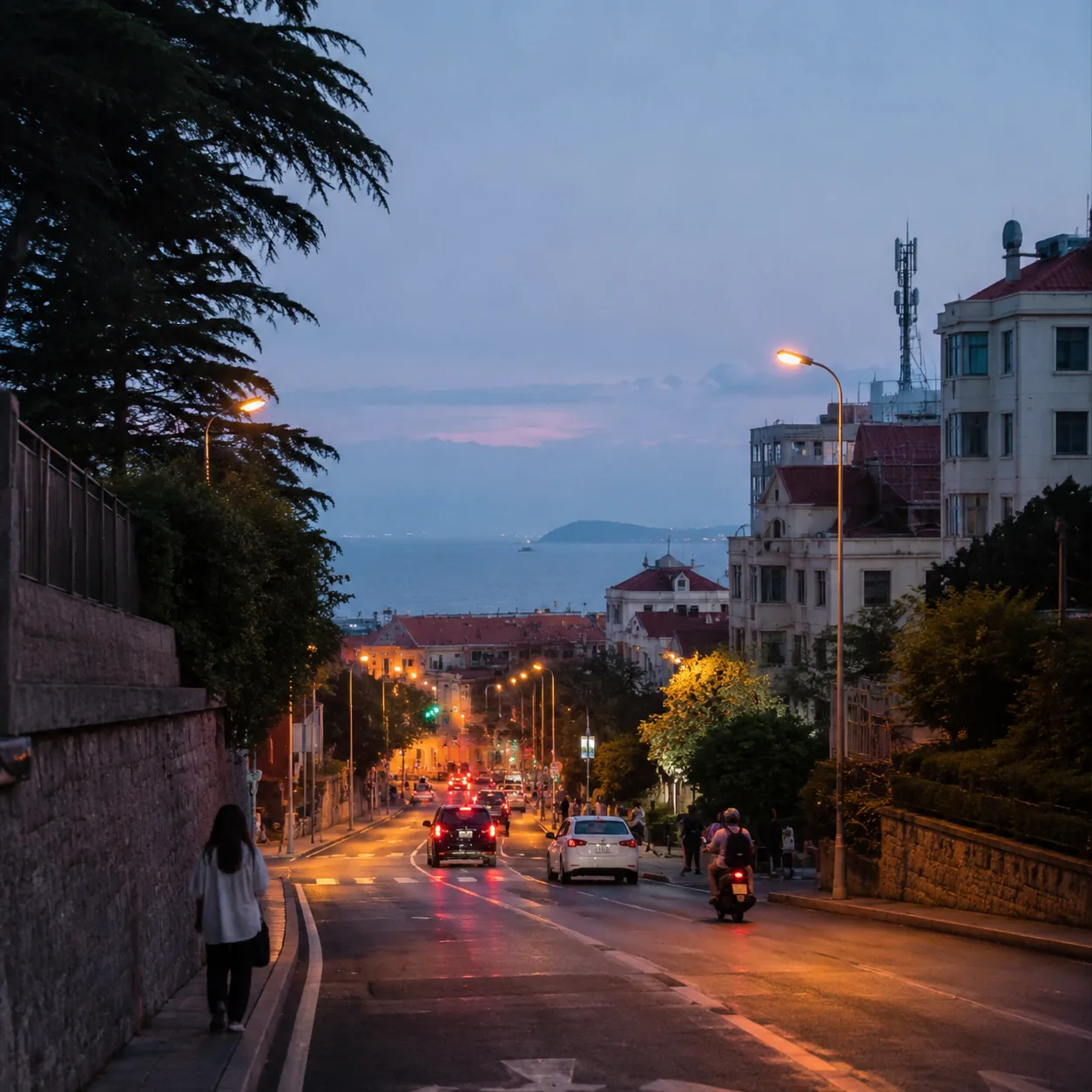 In Qingdao, the Sea Does Not Conquer You at Once; It First Draws You Through Slopes and Streets